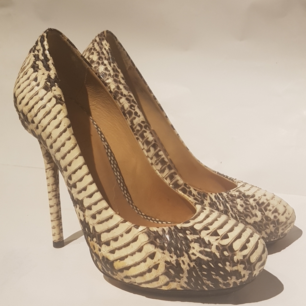 L.A.M.B woman snake skin leather high heels size 6